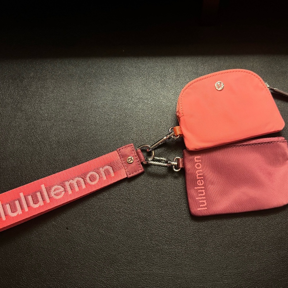 LULULEMON DUAL POUCH WRISTLET *Word Mark Washed Mauve Sakura Pink Wht NWOT